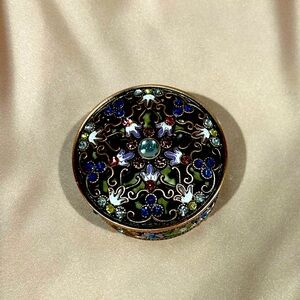 beautiful vintage jewelry holder